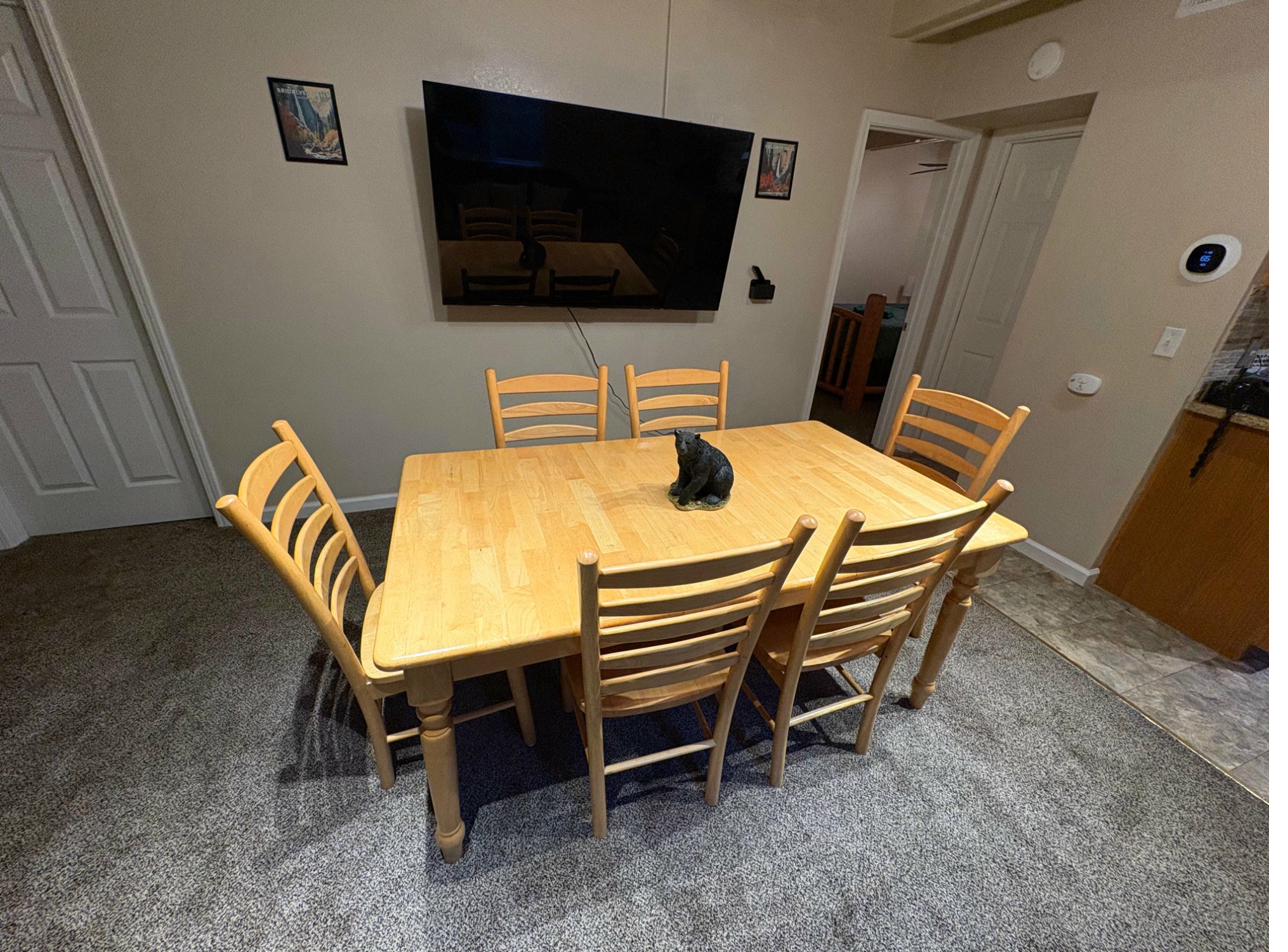 El Capitan Hideaway dining area